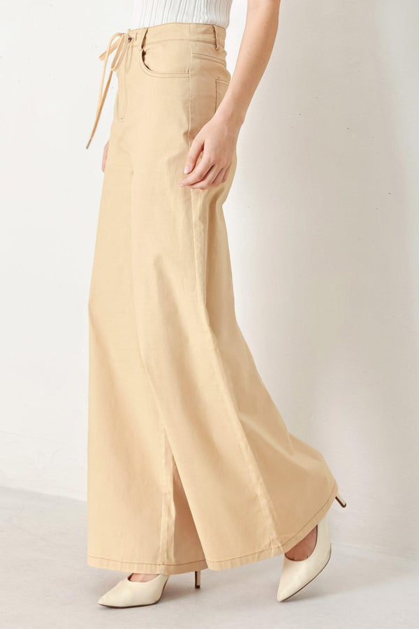 A solid woven pant featuring front closure, contrasting tie, pockets and wide leg