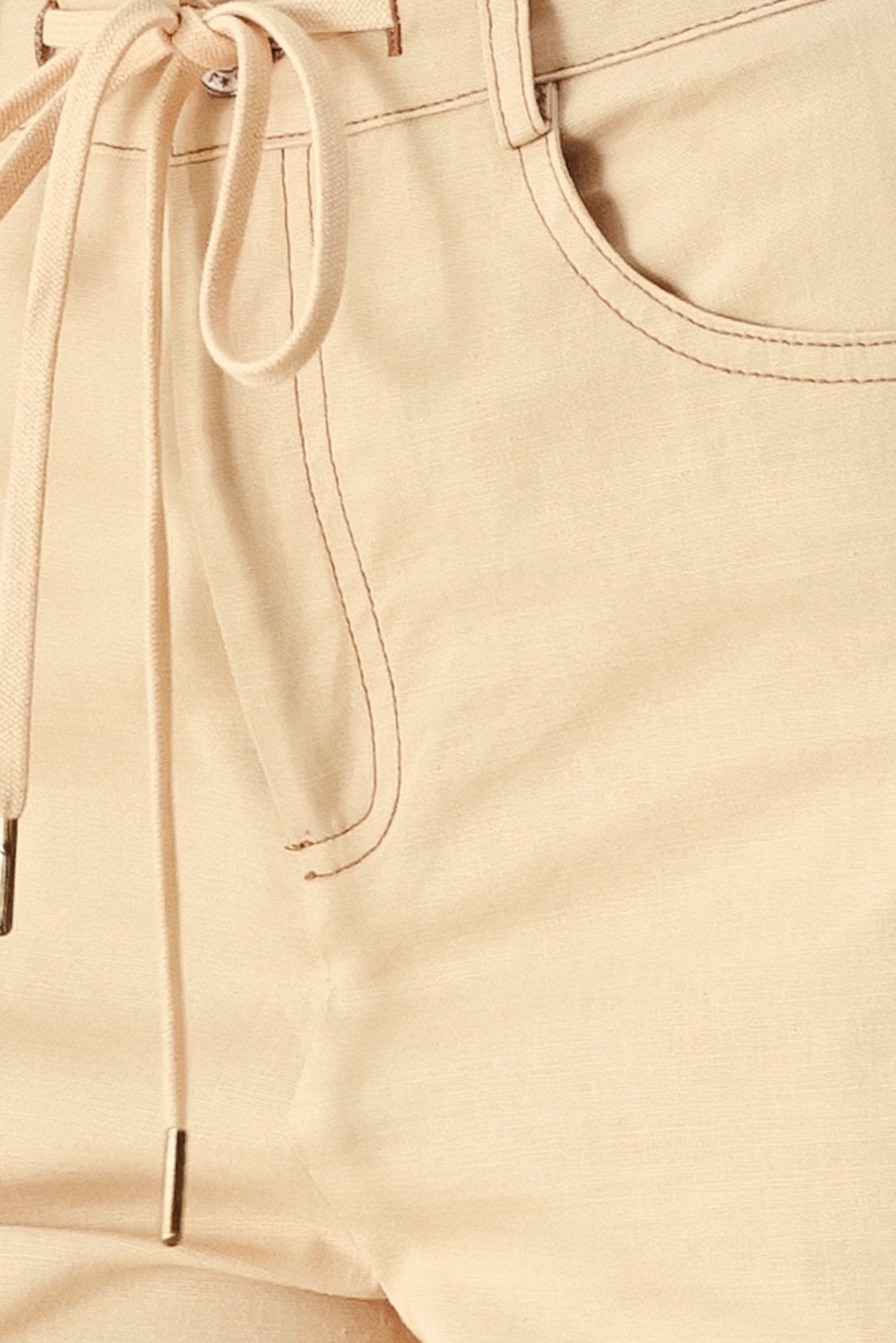 A solid woven pant featuring front closure, contrasting tie, pockets and wide leg