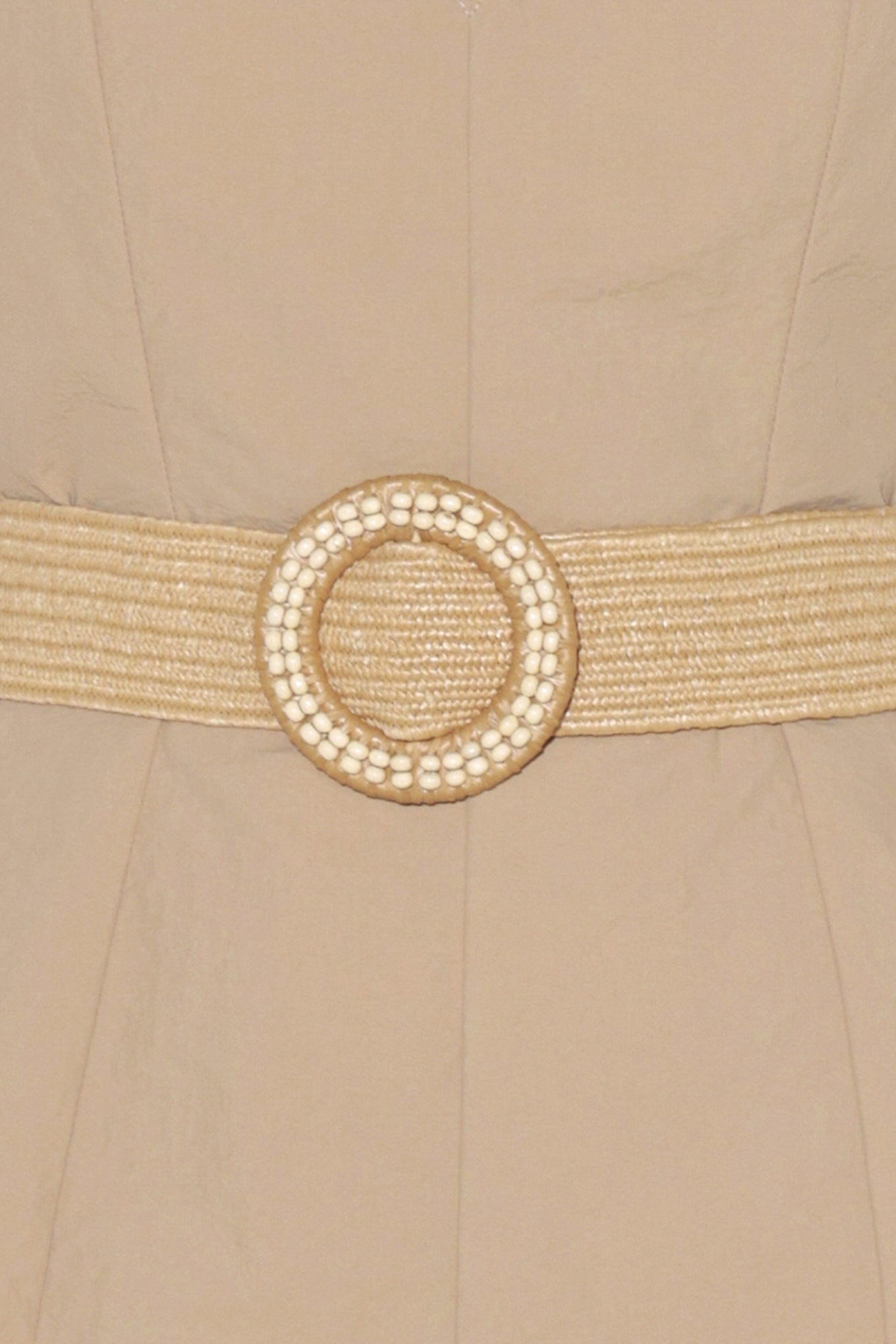 Beige dress with a belt featuring a circular buckle | FREEMARKET | Flying Tomato