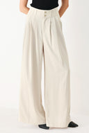 Woman wearing ivory woven wide-leg pants with front closure and pleated front | FREEMARKET