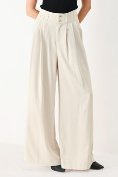 Woman wearing ivory woven wide-leg pants with front closure and pleated front | FREEMARKET
