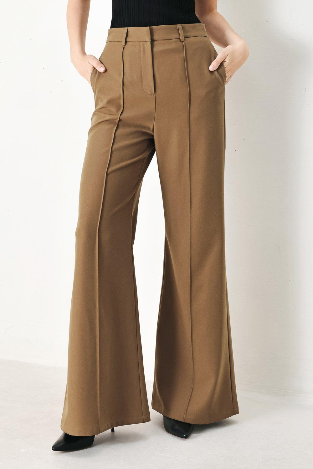 A solid woven pant with front closure and wide leg.