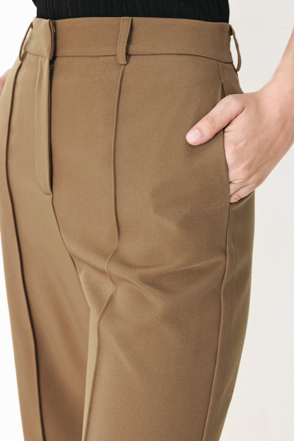 A solid woven pant with front closure and wide leg.