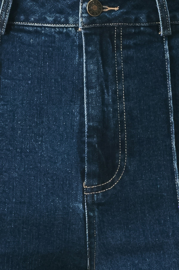 Close-up of a blue denim pants with stitching details | FREEMARKET | Flying Tomato