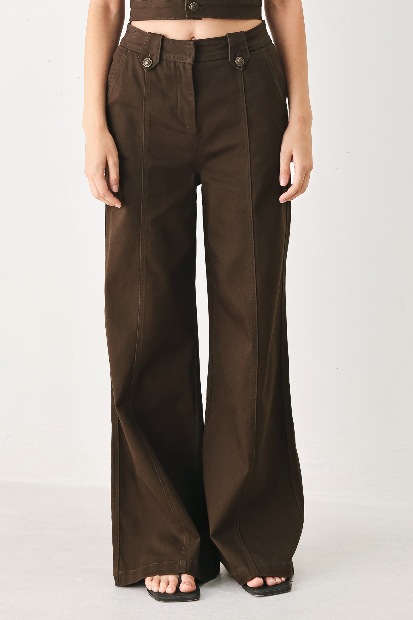 Woman wearing brown wide-leg pants | FREEMARKET