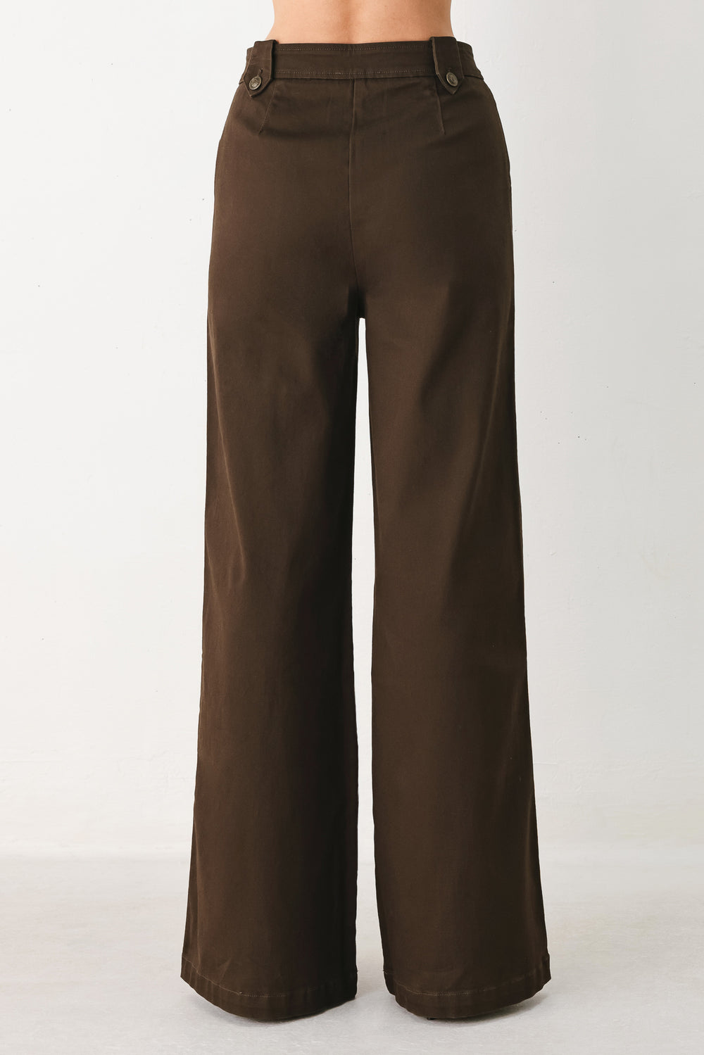 Woman wearing brown wide-leg pants | FREEMARKET