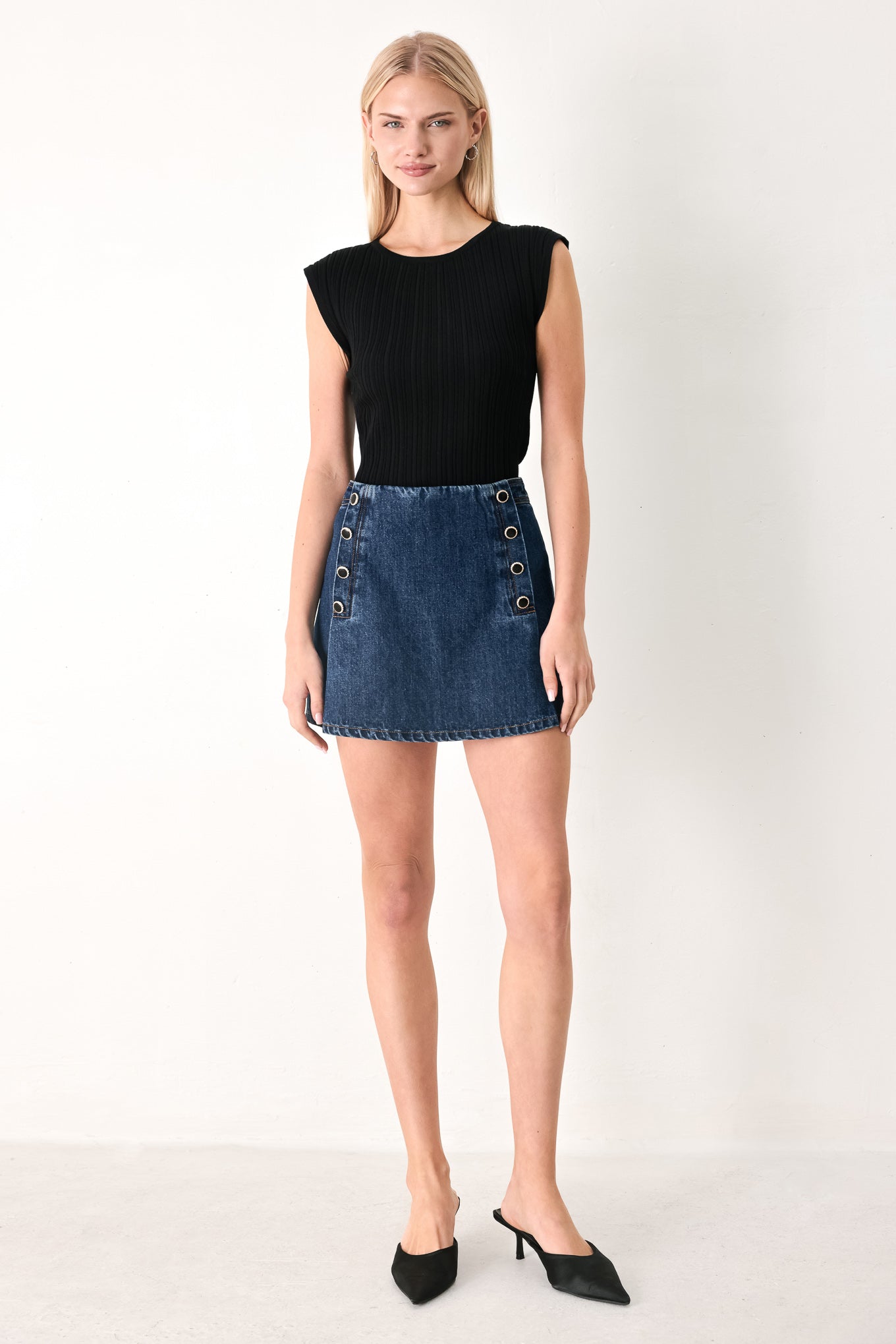 Blue denim denim skort with button detail and back zipper closure | FREEMARKET