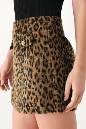 A model wearing a brown leopard-print mini skirt with two front button details | FREEMARKET