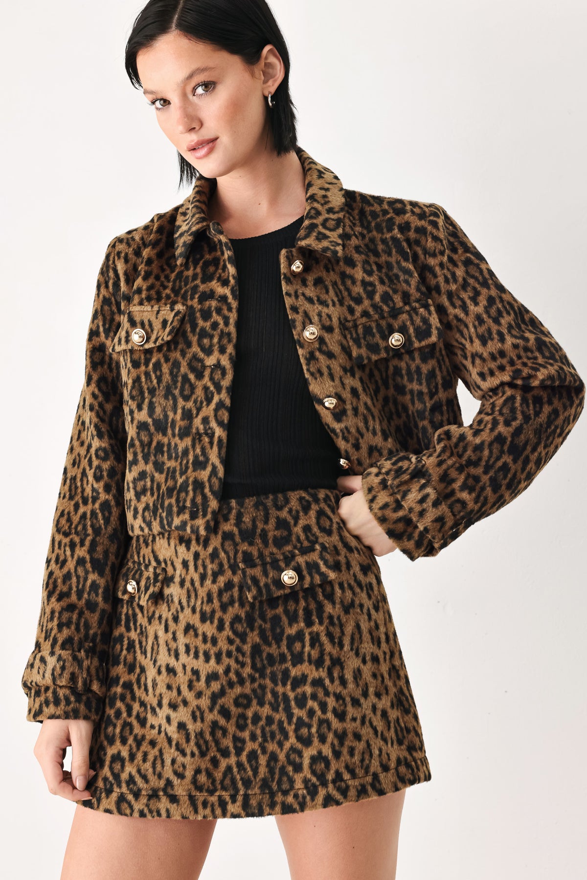 A model wearing a brown leopard-print mini skirt with two front button details | FREEMARKET