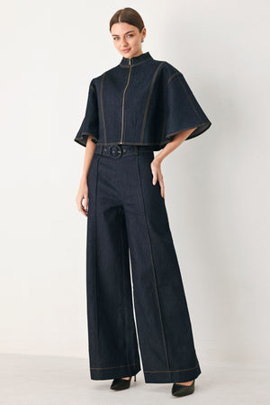 Woman wearing dark denim wide-leg pants with front closure, self belt | FREEMARKET