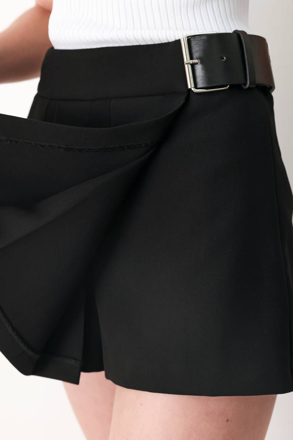 NOIR FLIRT DENIM SKORT