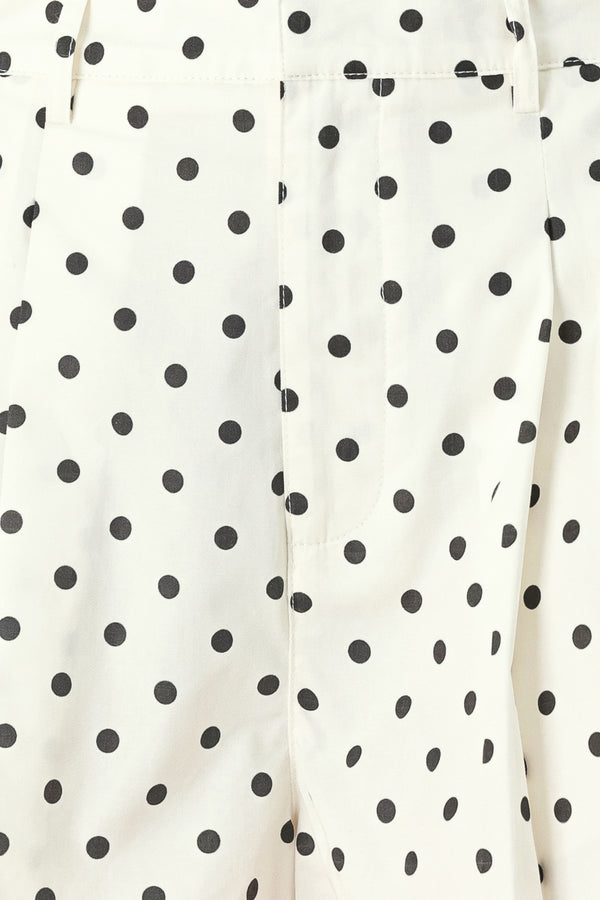 Close-up of a white fabric with black polka dots | FREEMARKET