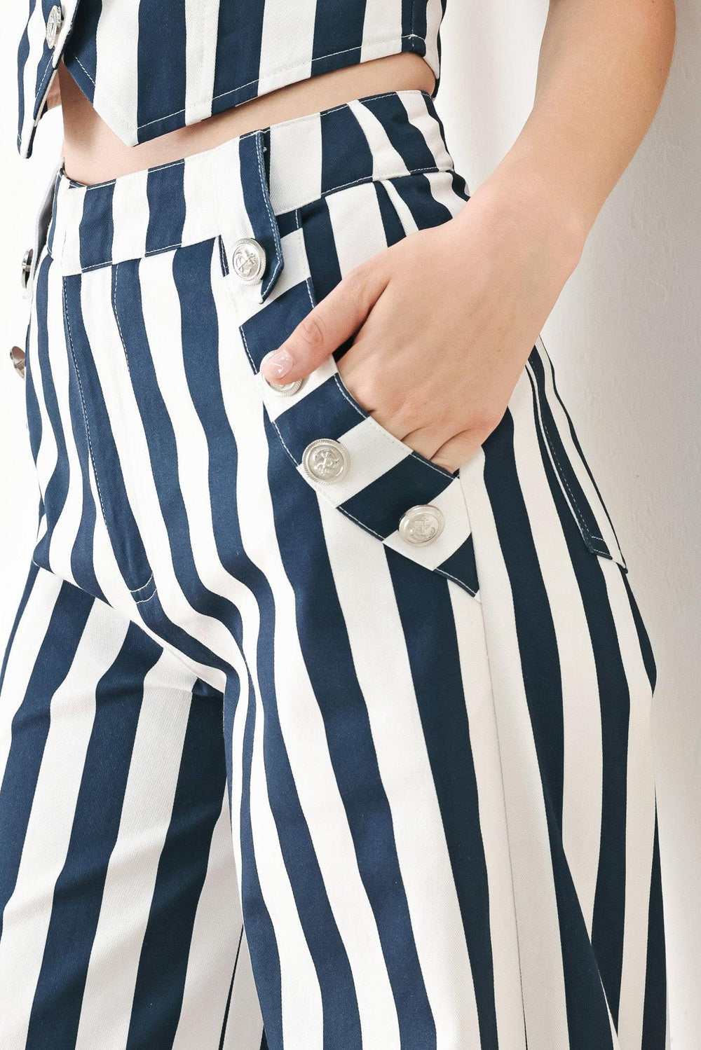 NAVY BLOSSOM WOVEN PANTS.