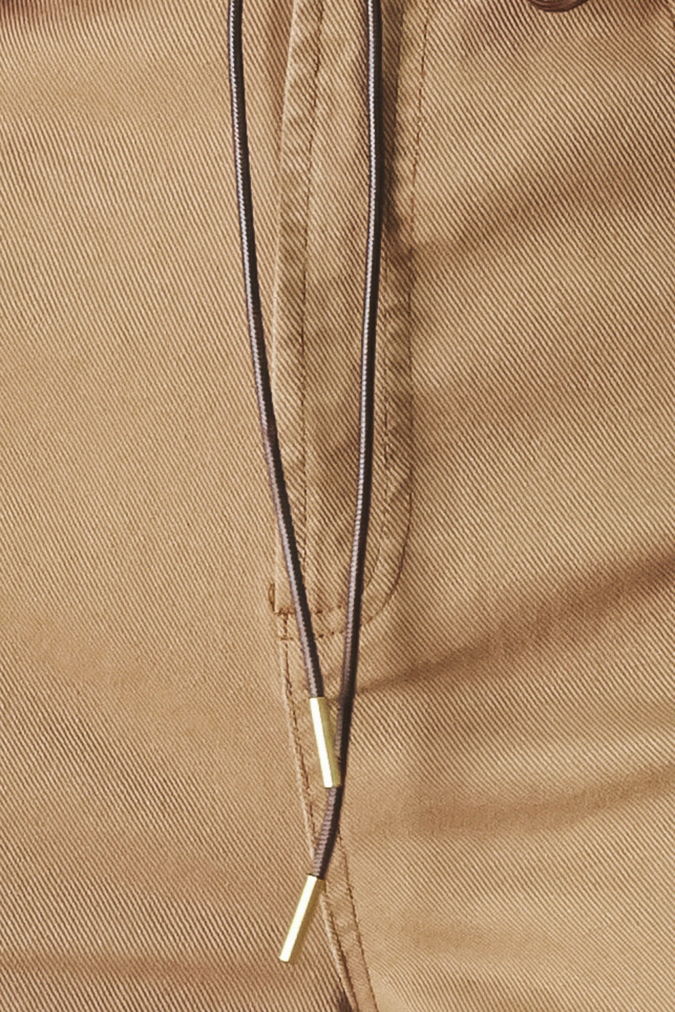 Woman wearing khaki wide-leg pants with front closure and contrasting belt | FREEMARKET