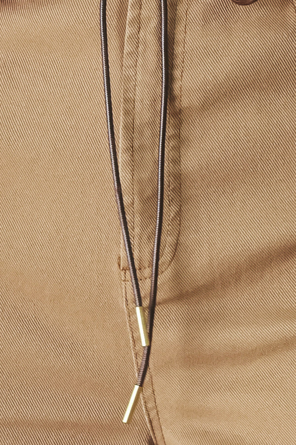 Woman wearing khaki wide-leg pants with front closure and contrasting belt | FREEMARKET