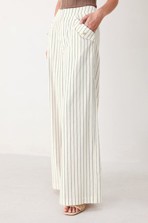 Woman wearing off white pants with thin navy stripes and front pockets | FREEMARKET