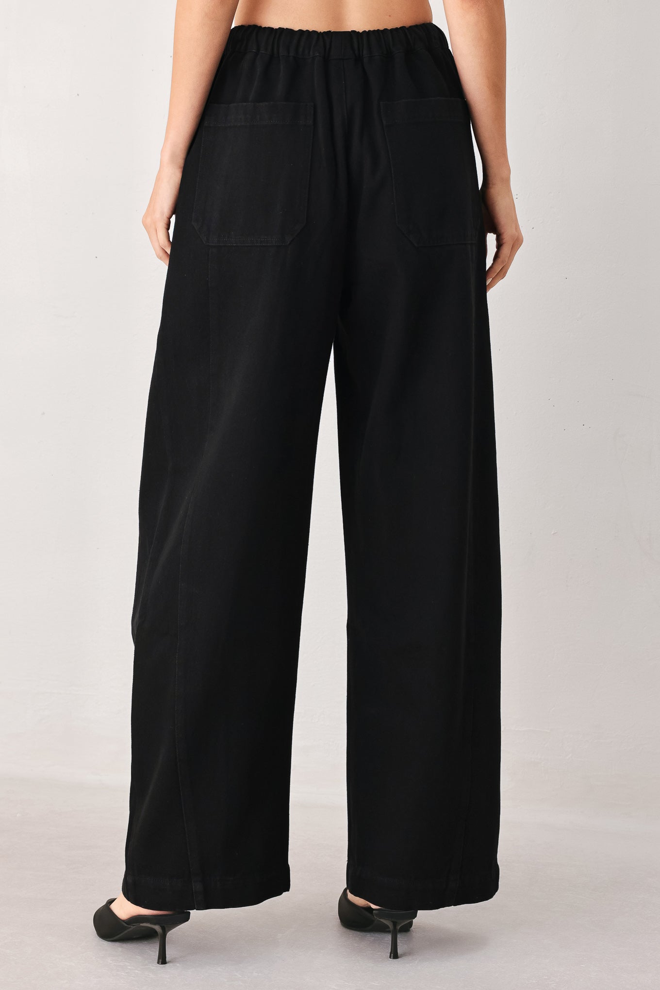 Woman wearing black wide-leg drawstring pants | FREEMARKET