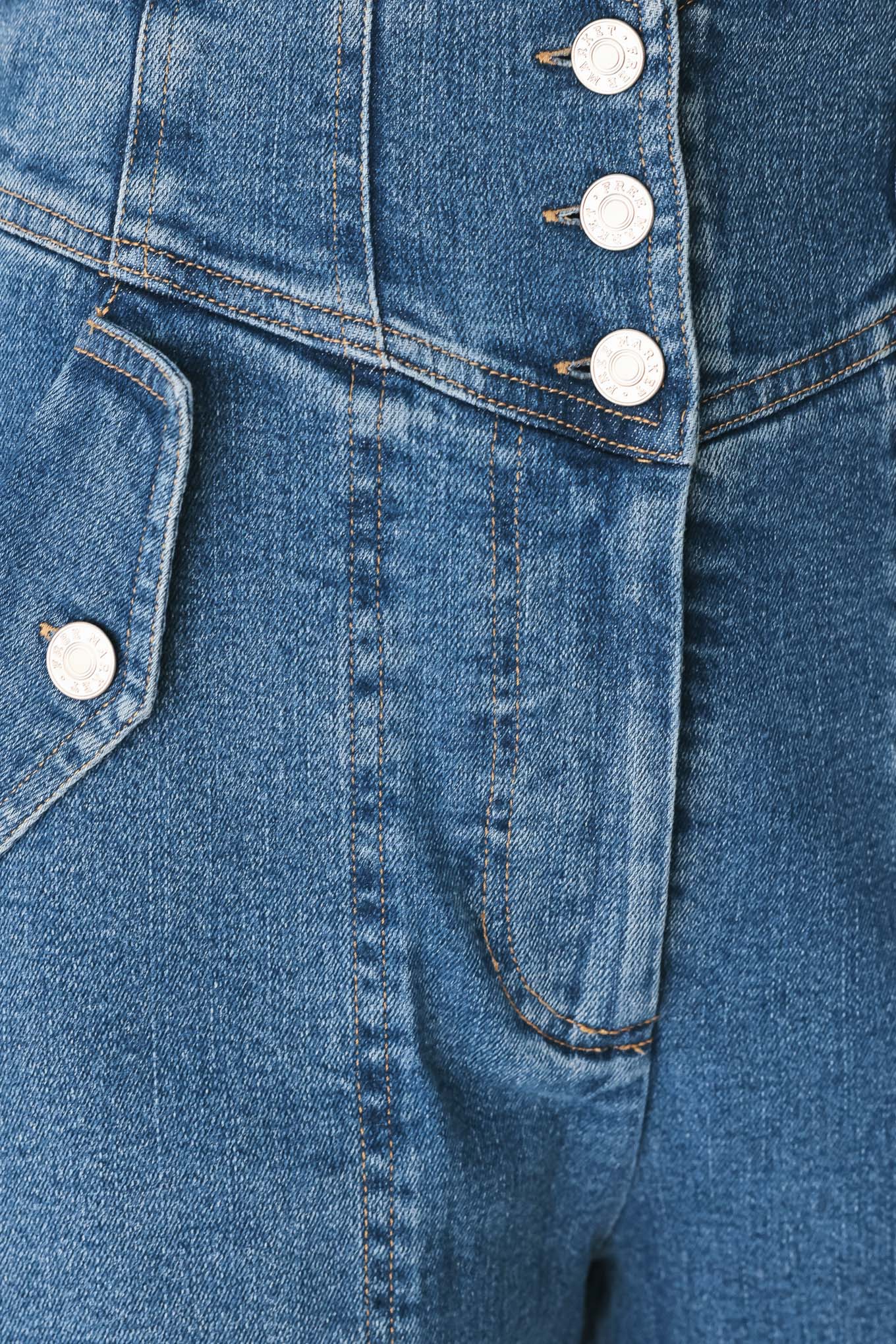 Woman wearing a pair of wide-leg blue denim jeans with a high waist, button fly, and decorative front pockets | FREEMARKET