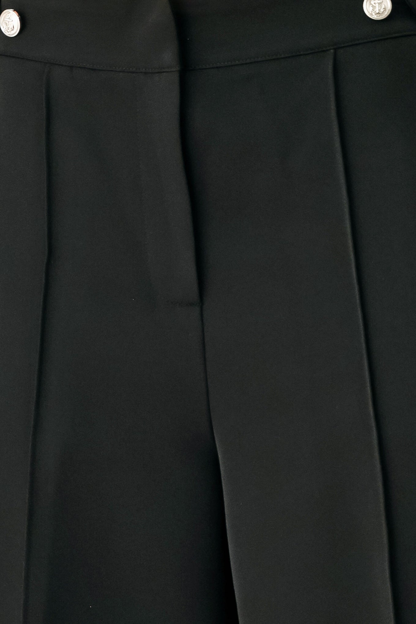 Woman wearing black wide-leg solid woven pants with front closure and button on the side of the waist line | FREEMARKET