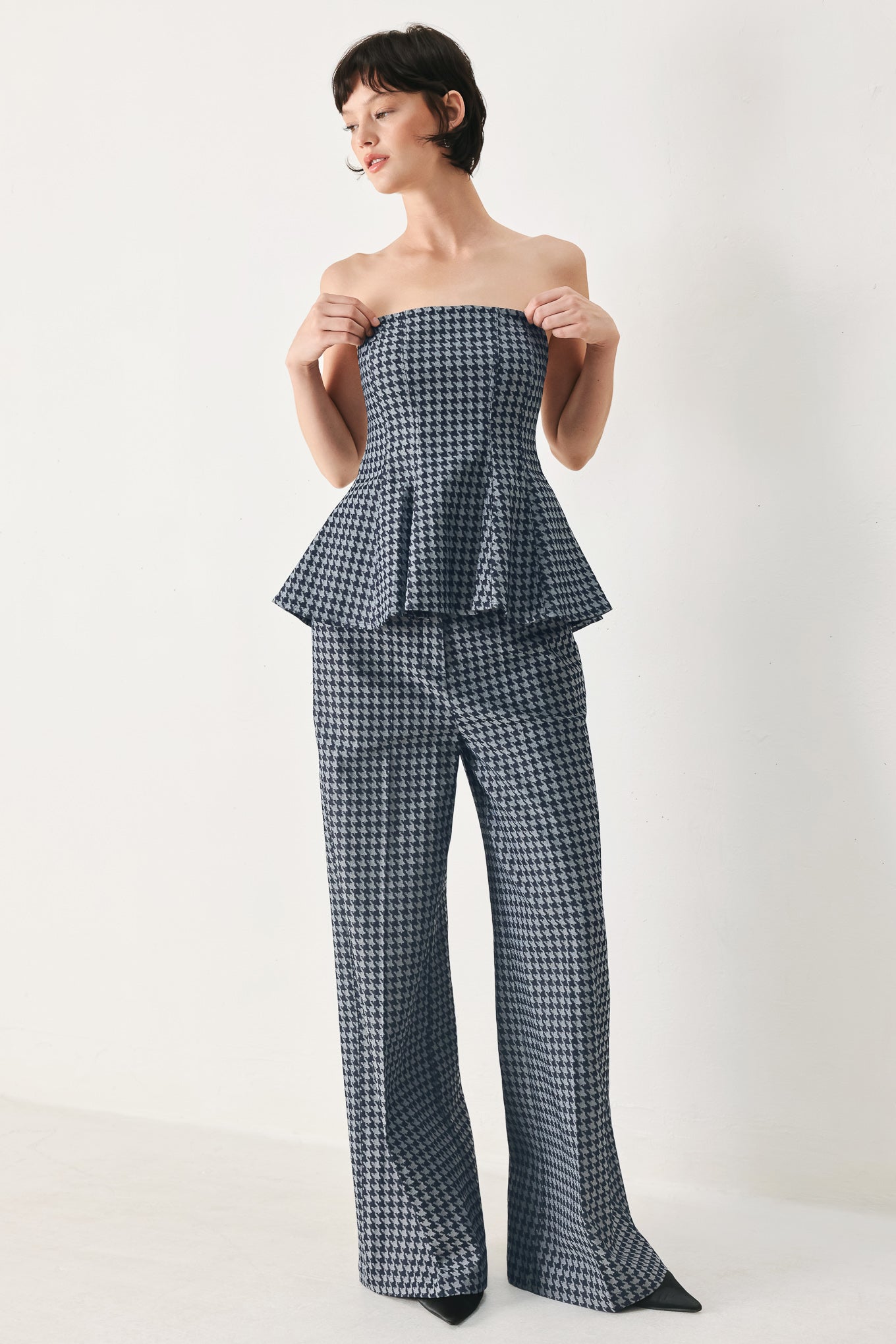 Houndstooth patterned wide leg pant with front closure | FREEMARKET