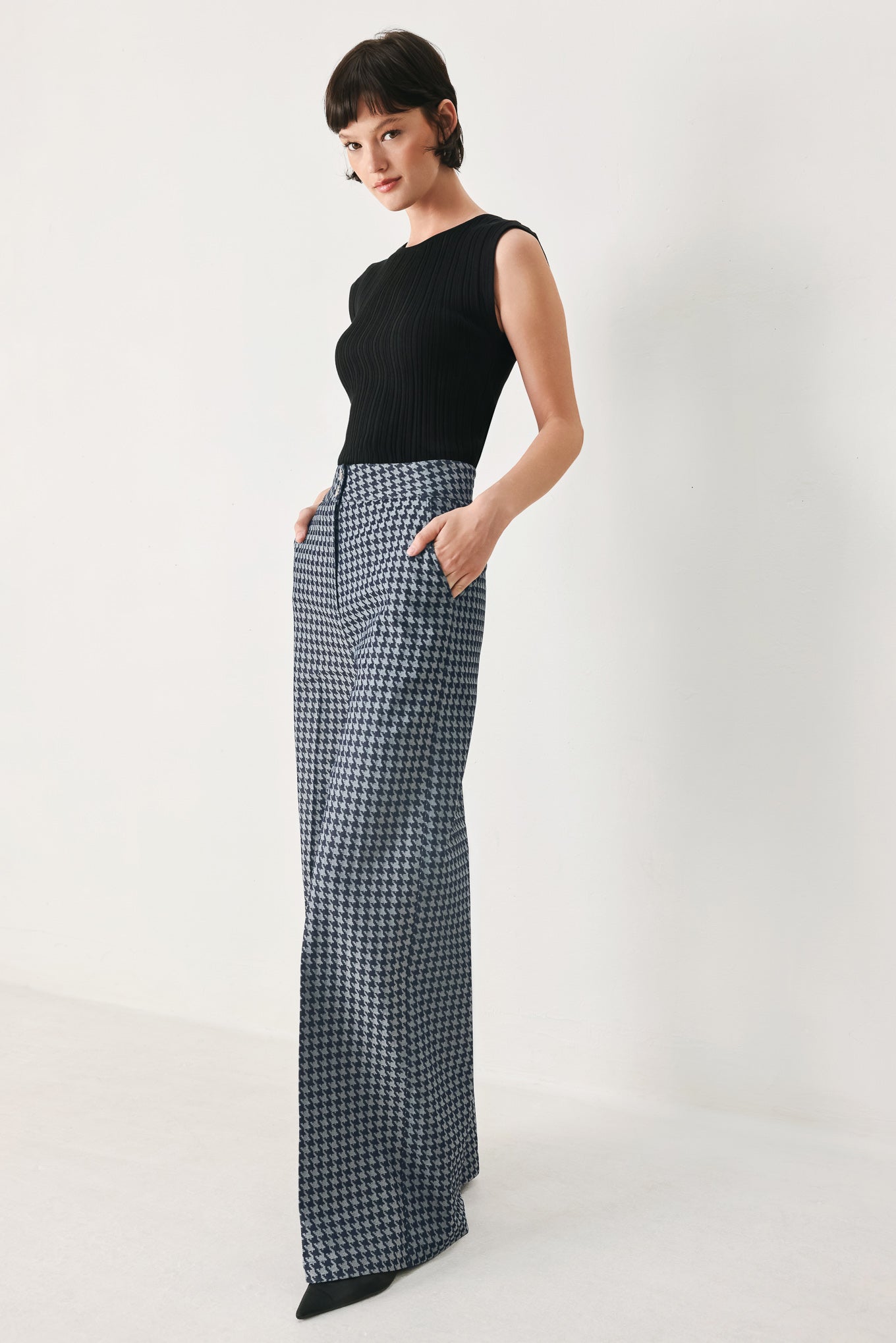 Houndstooth patterned wide leg pant with front closure | FREEMARKET