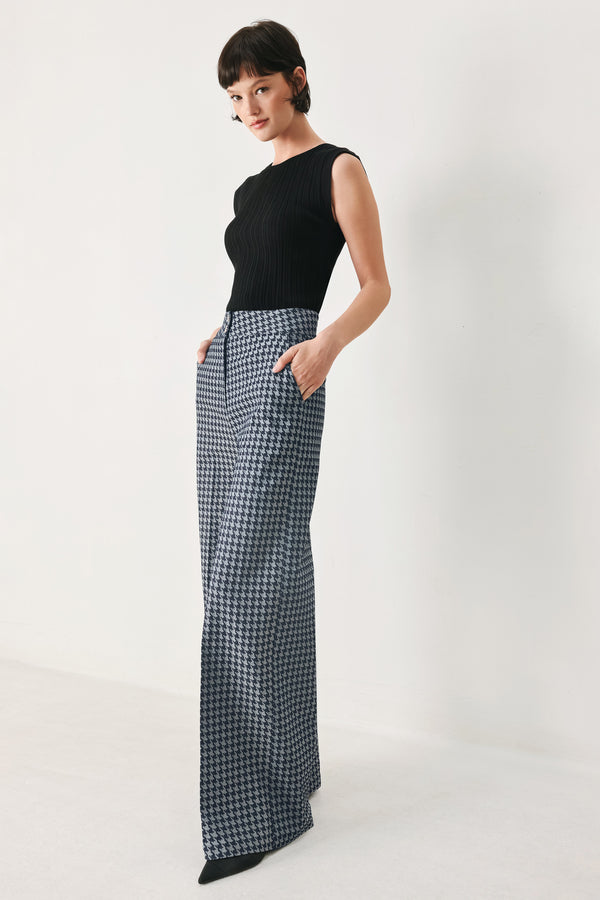 Houndstooth patterned wide leg pant with front closure | FREEMARKET