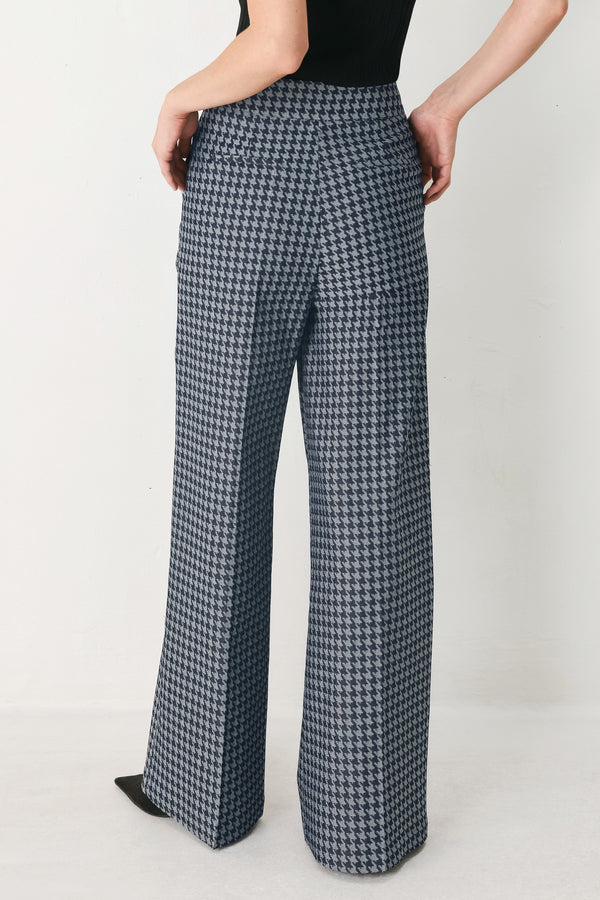 Houndstooth patterned wide leg pant with front closure | FREEMARKET