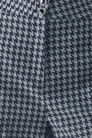 Houndstooth patterned wide leg pant with front closure | FREEMARKET