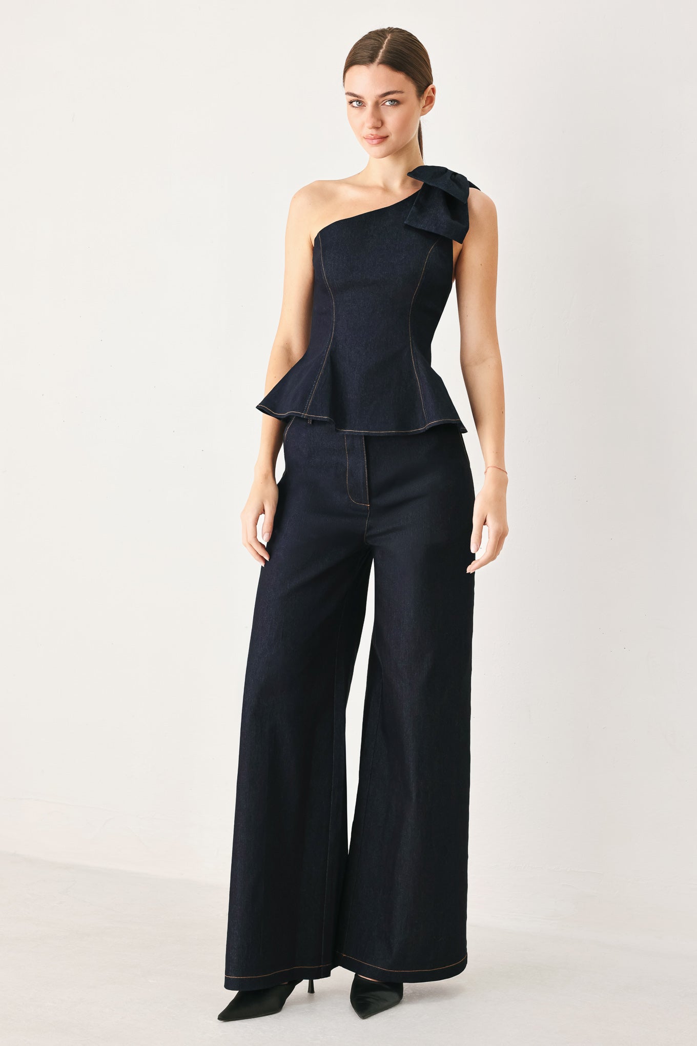Woman wearing dark denim navy blue wide-leg pants with gold buttons | FREEMARKET