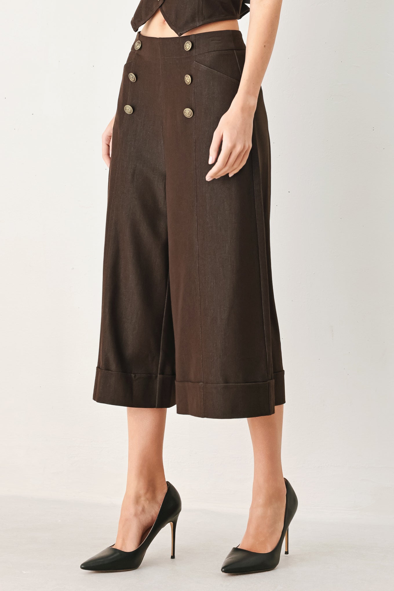 Woman wearing brown solid woven culotte pant with front button detail and back zipper closure | FREEMARKET