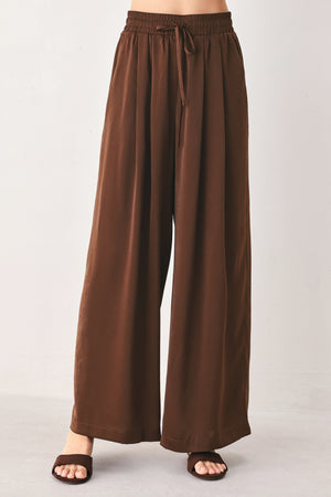 Woman wearing brown wide-leg drawstring pants | FREEMARKET