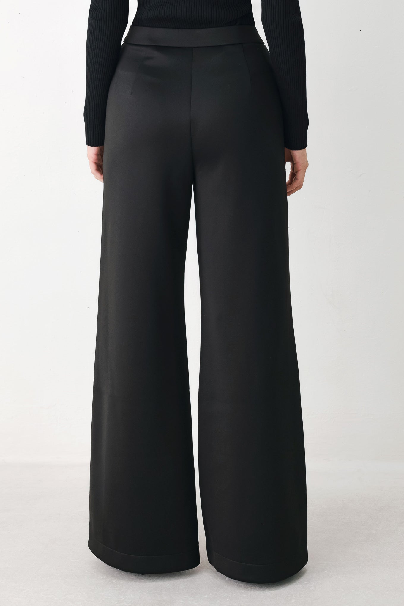Model wearing black wide-leg trousers with white side stripes | FREEMARKET