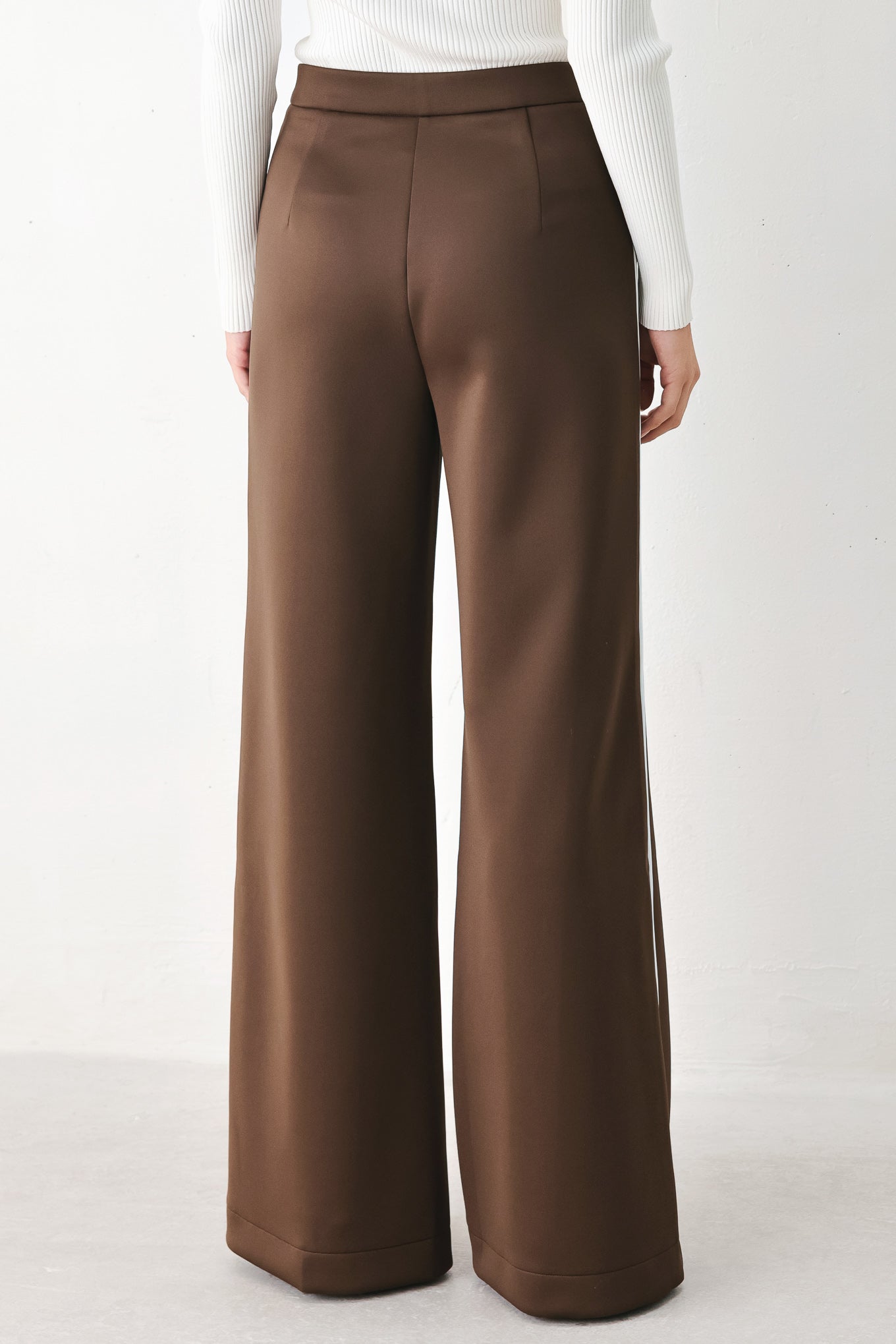 Model wearing brown wide-leg trousers with white side stripes | FREEMARKET