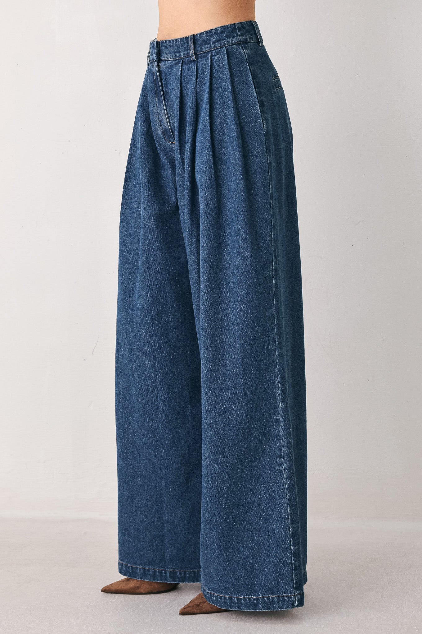 A woman wearing high-waisted, wide-leg blue denim pants with a wide-leg fit | FREEMARKET