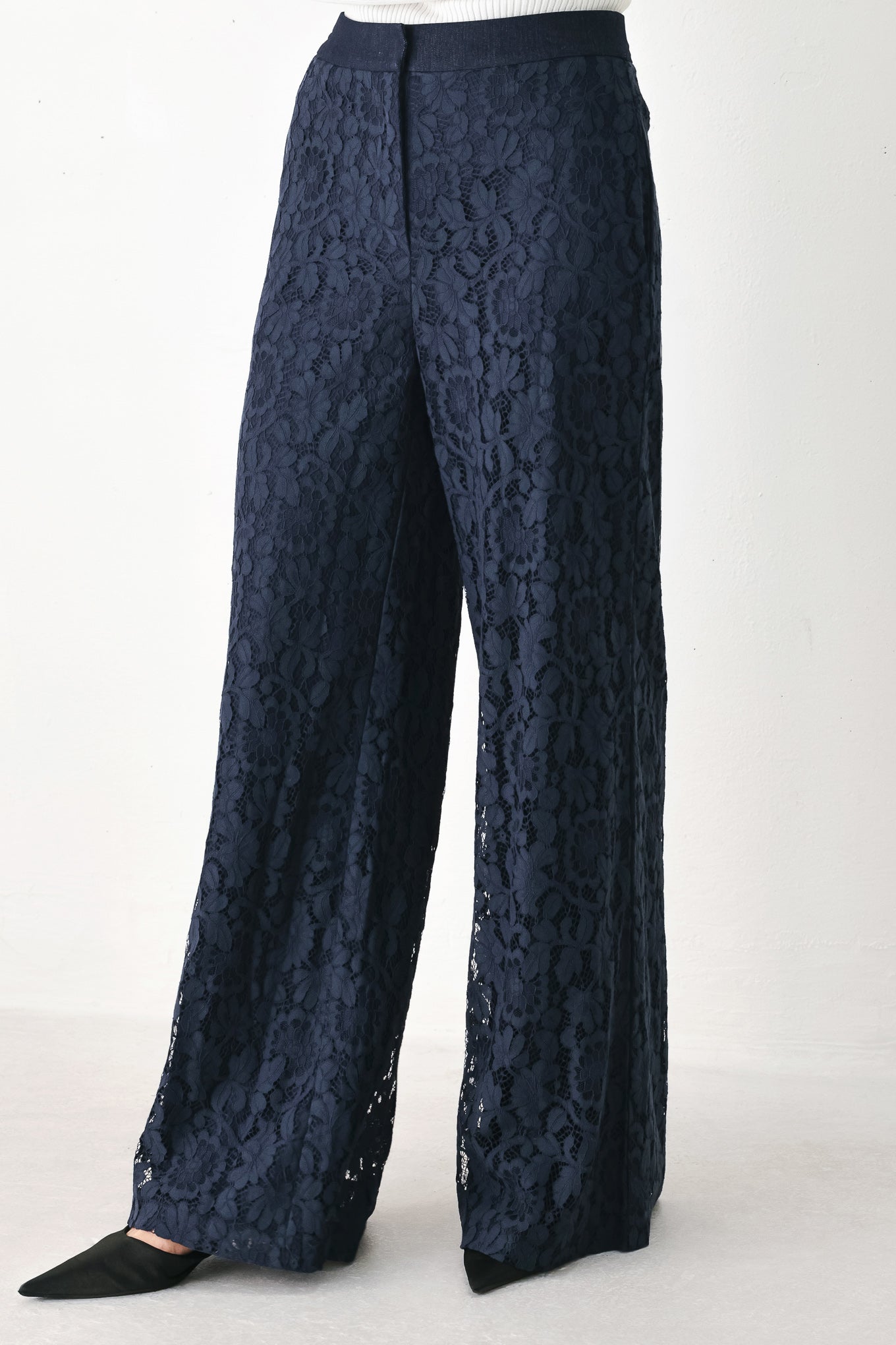 A model wearing dark navy lace wide-leg pants | FREEMARKET