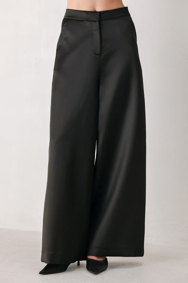 Black wide-leg trousers with a satin-like sheen, shown on a model | FREEMARKET