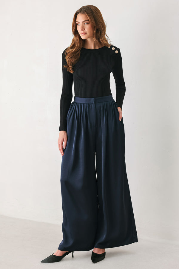 Woman wearing a navy blue satin pants with pleats | FREEMARKET