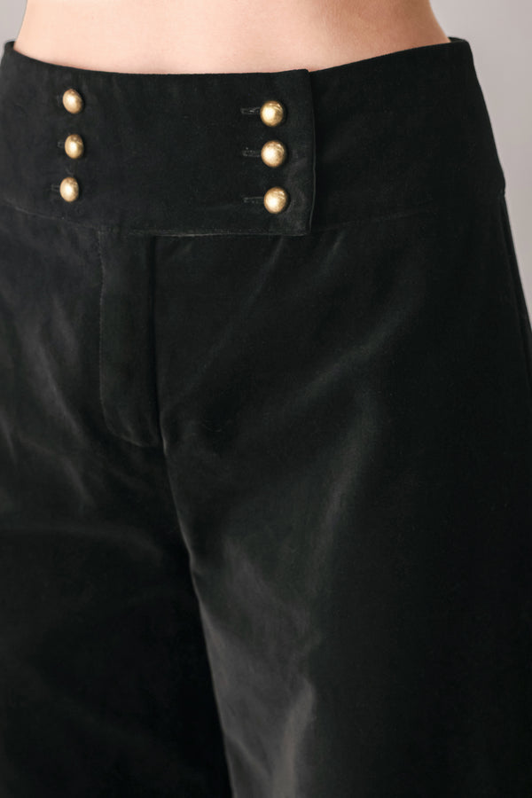 Woman wearing a pair of high waisted velvet pants and with double breasted buttons on the waistband | FREEMARKET