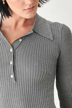 A woman wearing a gray ribbed long-sleeve polo-neck knit top | FREEMARKET
