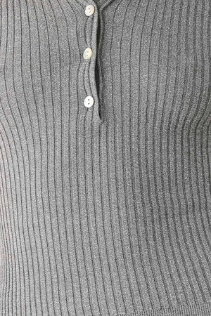 A woman wearing a gray ribbed long-sleeve polo-neck knit top | FREEMARKET