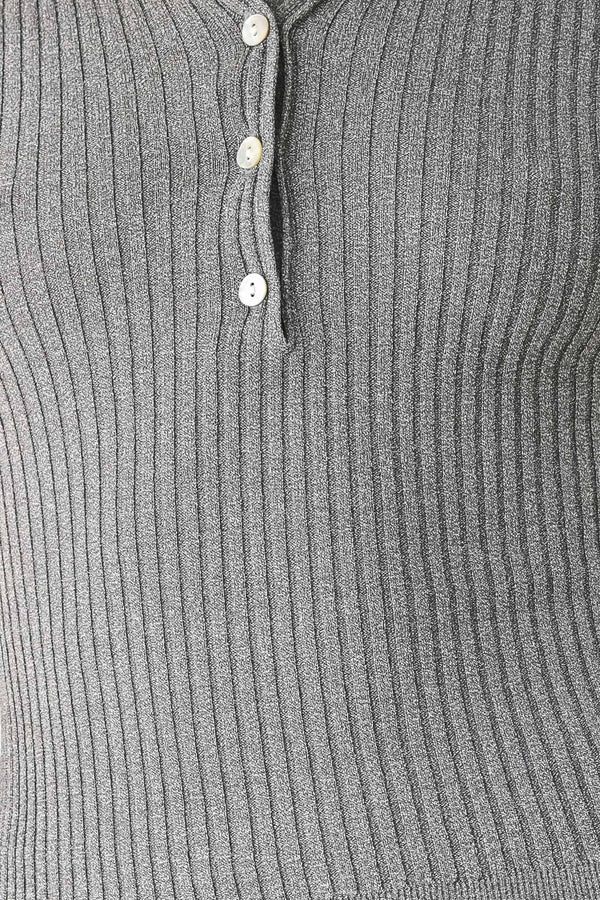 A woman wearing a gray ribbed long-sleeve polo-neck knit top | FREEMARKET