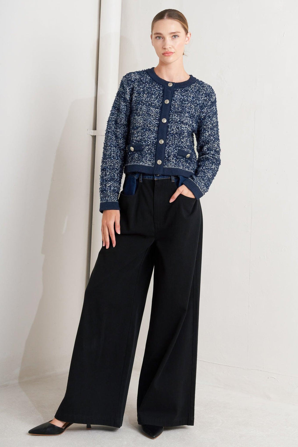 BOUTIQUE GLANCE SWEATER KNIT CARDIGAN.