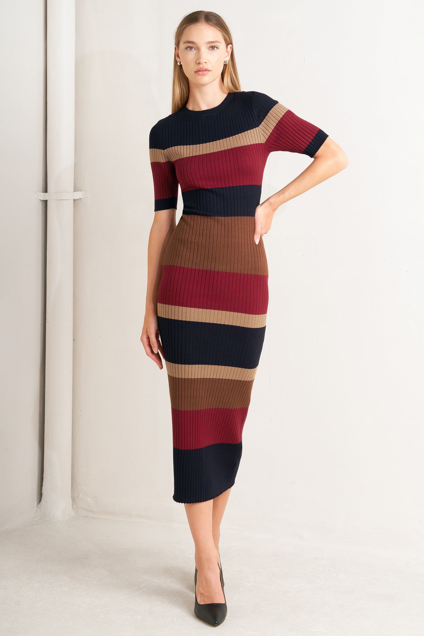 A ribbed color blocked midi sweater dress with round neckline and short sleeve