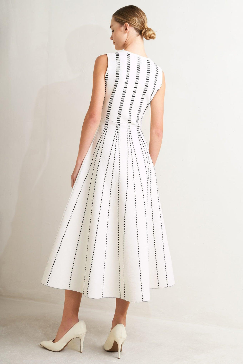 
A jacquard sweater knit midi dress featuring round neckline, sleeveless and circle skirt

Details:

Self : 82% Polyester 18% Spandex

Size &amp; Fit

- Model is 5`8" And Wearing Size Small
- Measurements Taken From Size Small
- Approx. Length: 50" Flying Tomato