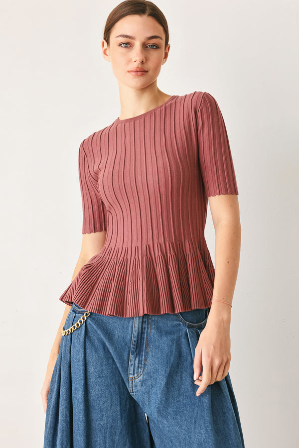 Woman wearing a ribbed marsala maroon top with short sleeves | FREEMARKET