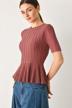 Woman wearing a ribbed marsala maroon top with short sleeves | FREEMARKET