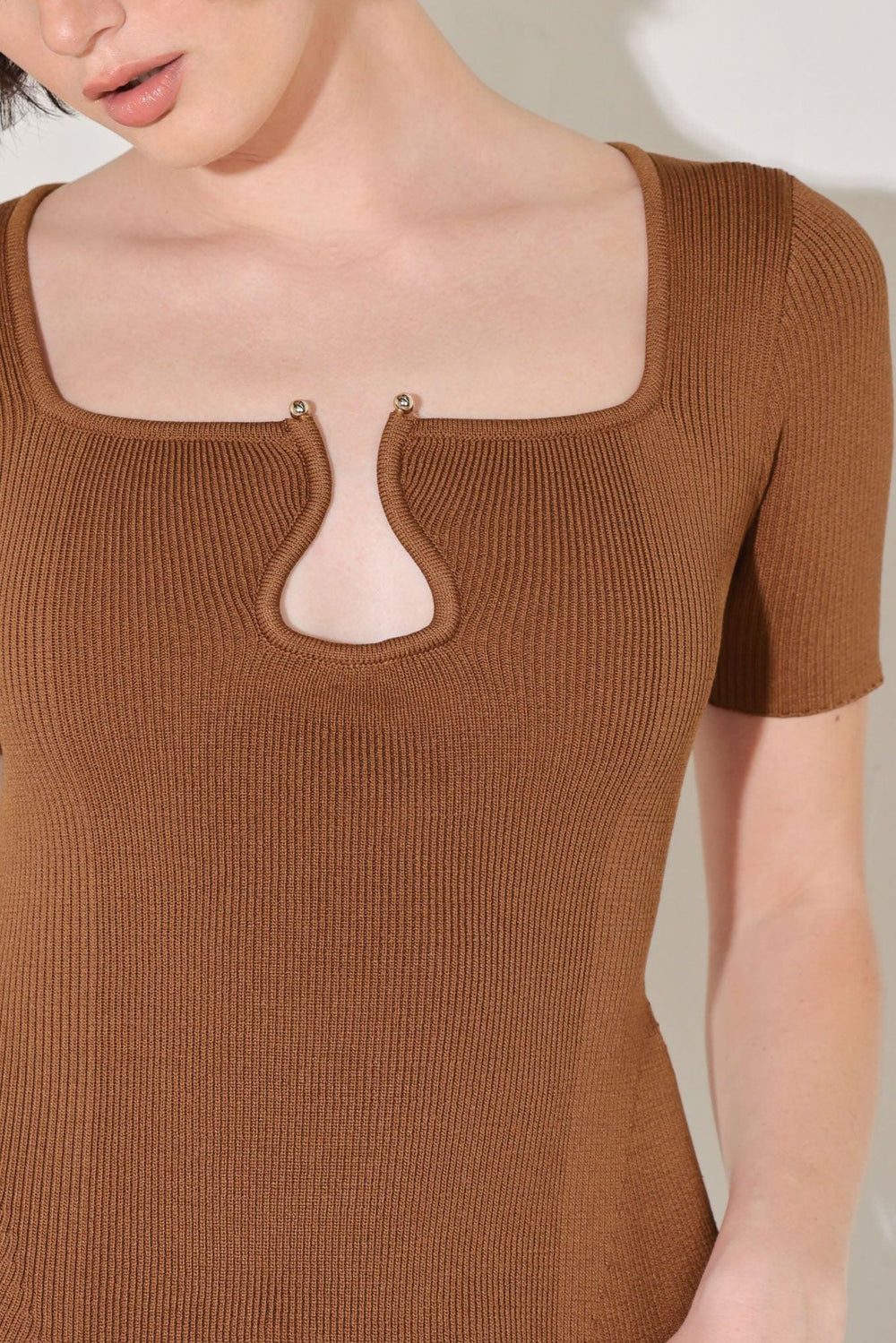 GOLDEN GLOW MOMENT SWEATER TOP.