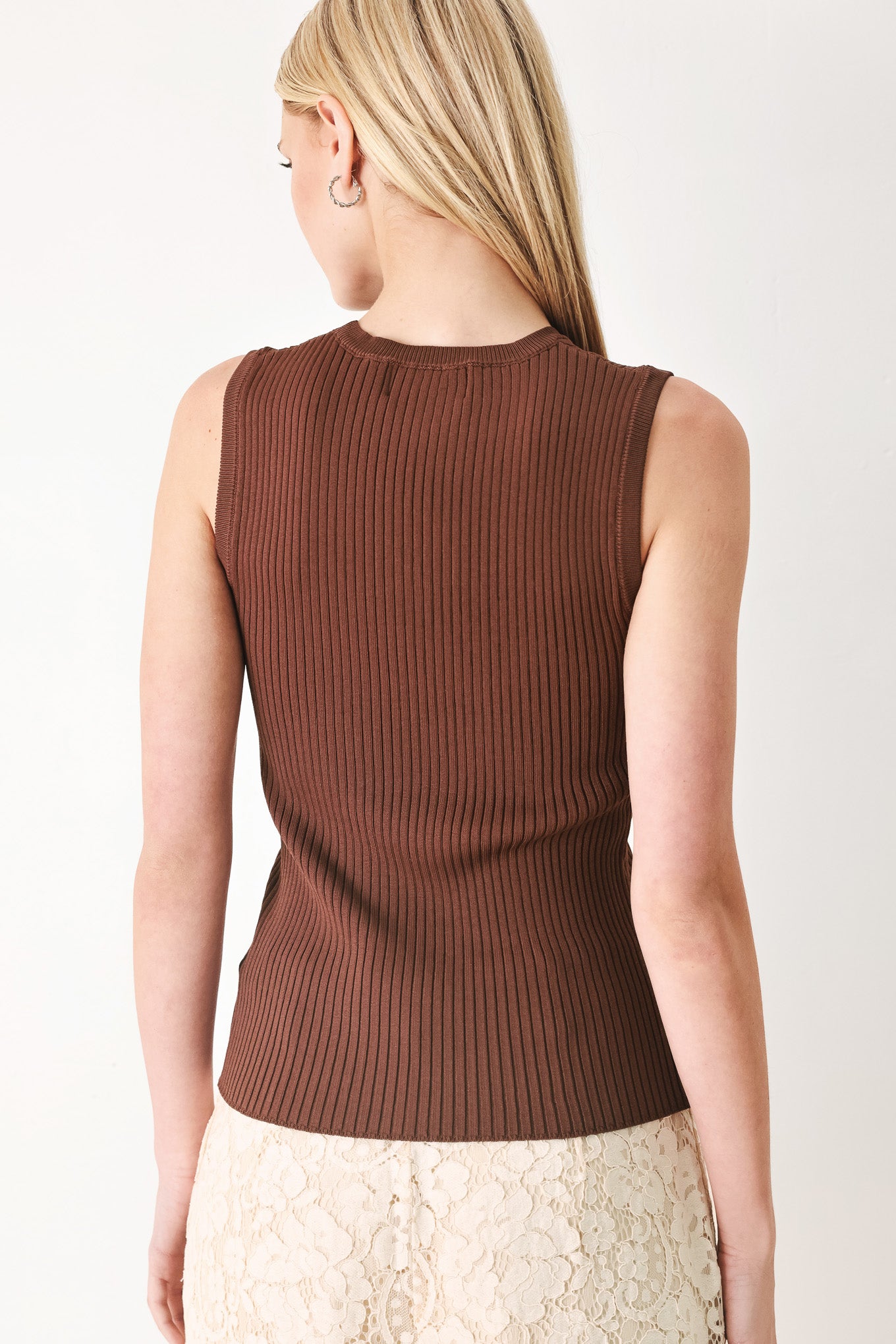 Woman wearing a brown ribbed sleeveless top with a cutout design | FREEMARKET
