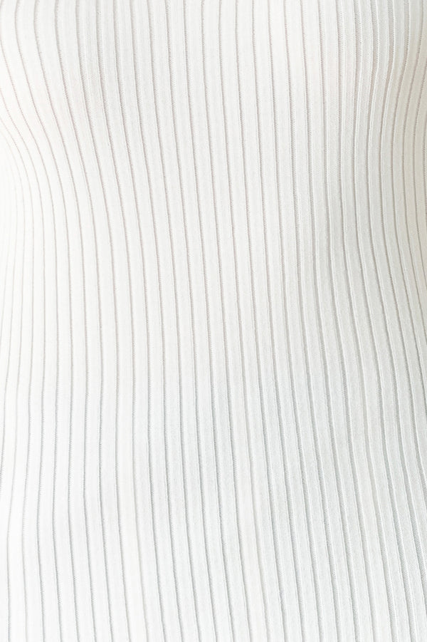 Close-up of a white ribbed fabric | FREEMARKET