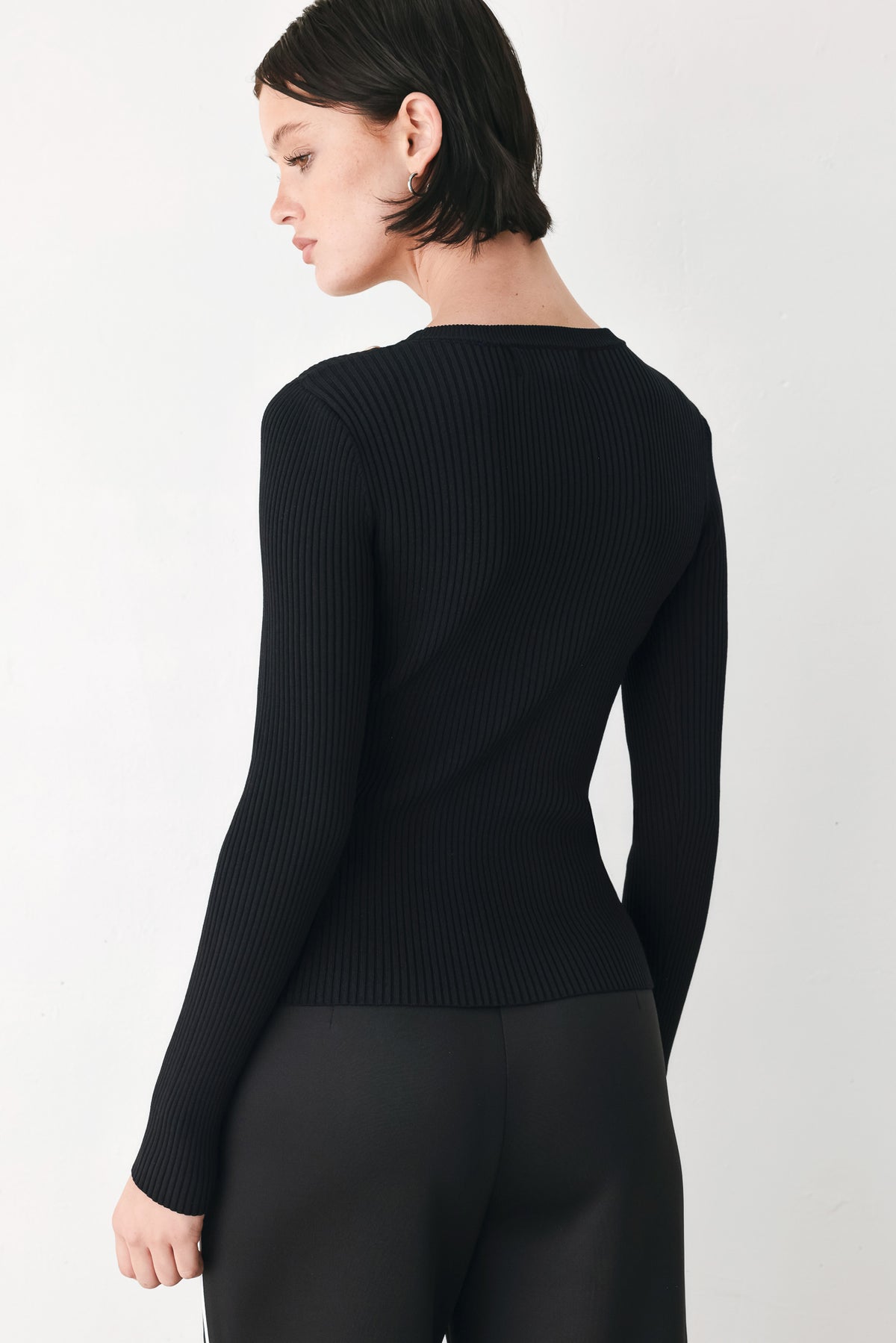 SOFT CREAM CLASSIC RIB SWEATER TOP